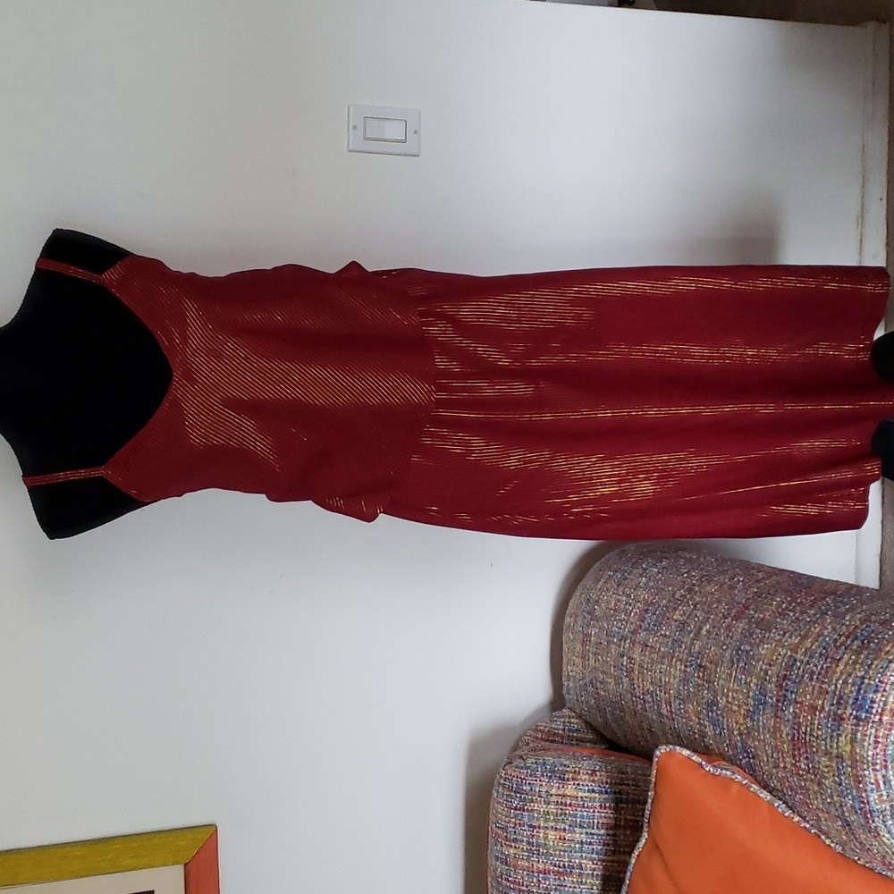 Hand woven red w/ metallic gold stripe 2 piece